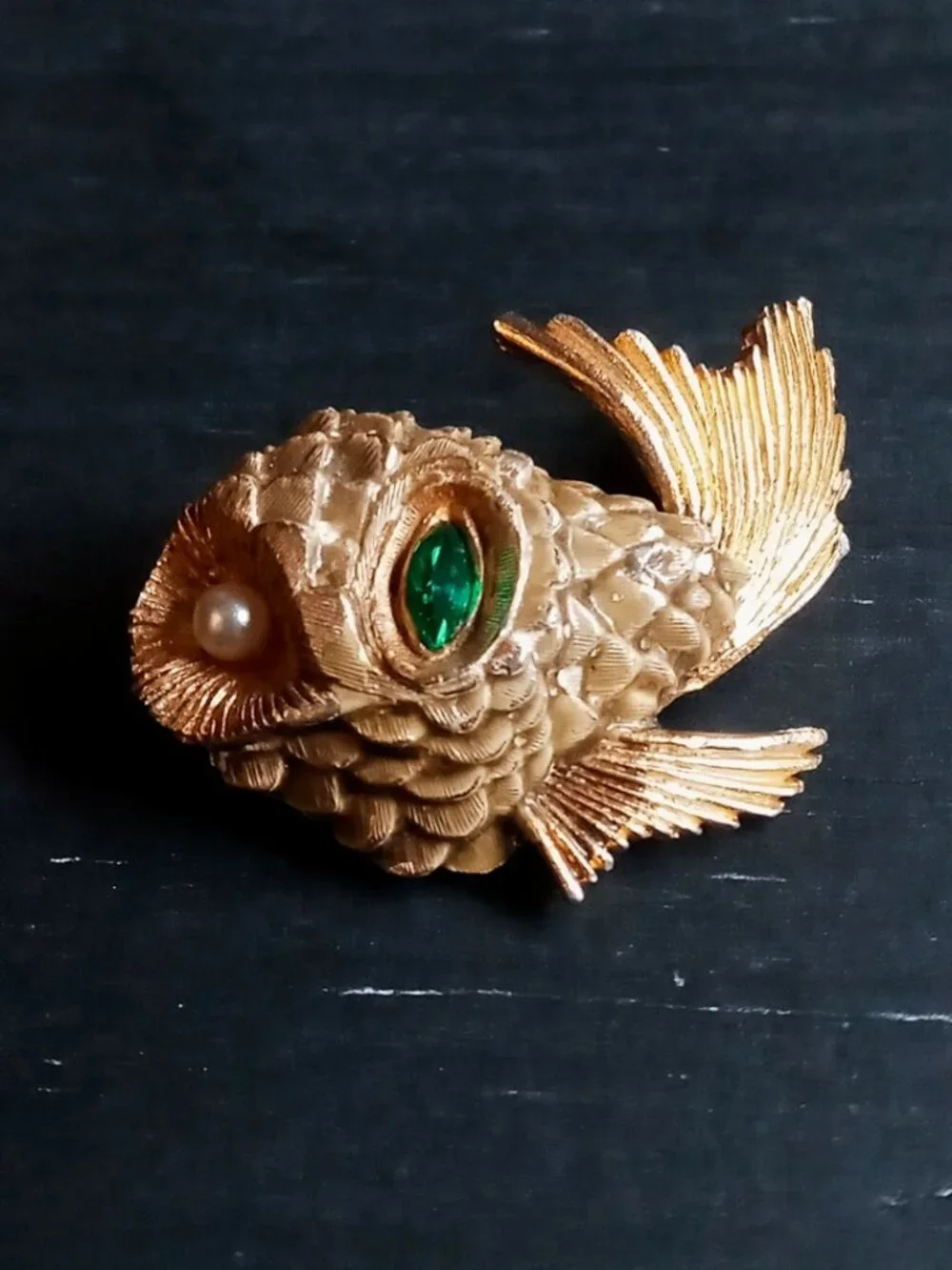 Vintage Signed ©Ledo Pufferfish Brooch Gold Tone Emerald Green Eye Pearl Accent